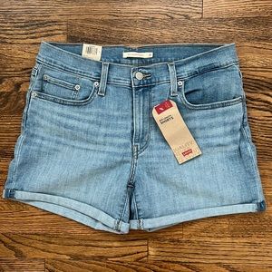 Levi’s sculpt denim shorts NWT